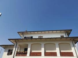 Villa Flora Affittacamere, hôtel pas cher à Luni