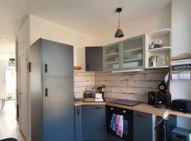 appartement rénové et lumineux a mers les bains au dessus d'un ancien commerce mersois en duplex pour 4 personnes pour du repos, des vacances ou pour le travail, golfový hotel v destinaci Mers-les-Bains