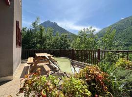 Duplex & terrasse panoramique. Parking. Piscine été、コトレのホテル