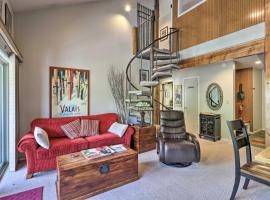 Mt Crested Butte Cajun Chalet Condo Walk to Ski: Mount Crested Butte şehrinde bir otel