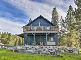 Private Cascade Cabin with Hot Tub and Fire Pit!, hotel with parking in Cascade
