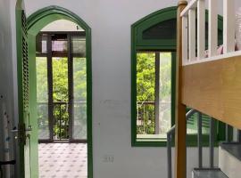 Wide Balcony Apartment 2BRs 3Bed 3' to HoanKiem Lake & Opera House, apartment in Hanoi