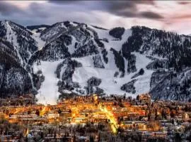 Exclusive 2 Bedroom Mountain Vacation Rental In The Heart Of Downtown Aspen One Block From Silver Queen Gondola