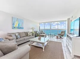 Beach-front Condo w Panoramic Gulf Views and Outdoor Pool