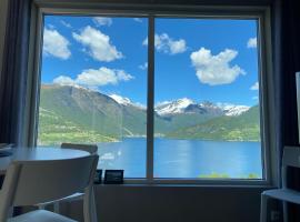Olden Fjord Apartments, hotell i Olden