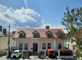 Rooms Čehovin, hotell i Postojna