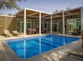 Dar 66 Pool Chalets with Jacuzzi, villa Ras al Khaimahis