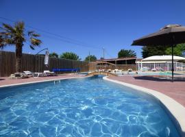 Camping Le Transat, hotel with pools in Foulerot