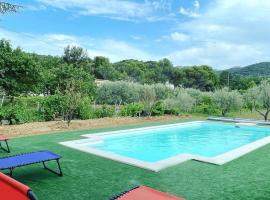 Villa La Muse avec piscine privée et chauffée, semesterboende i Sablet