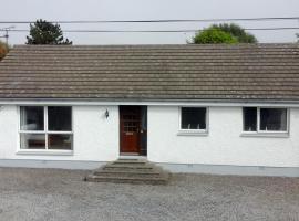 Lovely 3 Bedroom Bungalow Located in Drummore, hotel in Drummore
