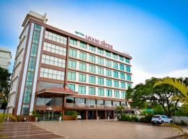 Hotel Laxmi Empire، فندق في مادغاون