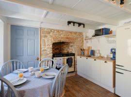 Finest Retreats - Primrose Cottage: Tywardreath şehrinde bir kulübe