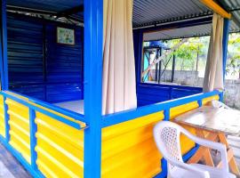 Room in Cabin - Rafting Hut by The River, guest house sa Lanquín