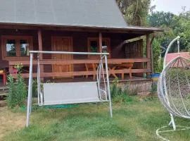 Urokliwy domek nad jeziorem Tuchomskim