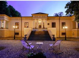 Pałac w Małkowie, guest house in Warta
