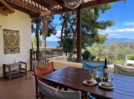 Stunning Evia Sea View Country House, khách sạn giá rẻ ở Roïdhítsa