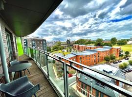 Chic Leeds City Apartment, Free Parking, Balcony โรงแรมใกล้ The Royal Armouries ในลีดส์