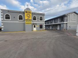 Motel 9, hotel near Quetzalcóatl International Airport - NLD, Laredo