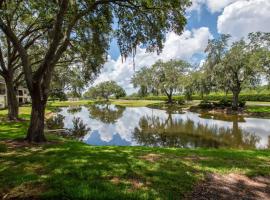 Golf and Tennis Community Studio - Peaceful Pond Paradise - Pet friendly, hotell i Wesley Chapel