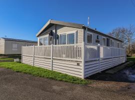 Marlie Lodge, holiday home in New Romney