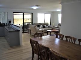 Byford Family Accommodation, holiday home in Byford