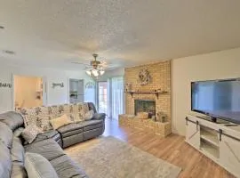 Charming Fort Worth Retreat about 12 Mi to Dtwn!