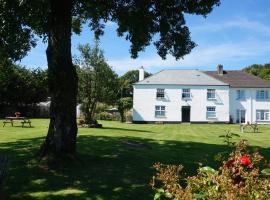 Leworthy Farmhouse Bed and Breakfast, hotel Holsworthyban