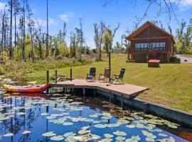 Fun fishing river cabin 23mi to beach with private dock 3BD 2BA