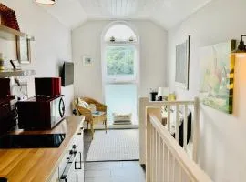 1 Bed Cottage - Sleeps 2 - Parking - Wifi