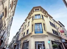 2 Bedroom Gorgeous Home In Carcassonne
