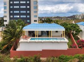 Airport View 3-Bed Villa, alquiler vacacional en Cupecoy