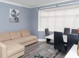 Leeds city centre spacious house free parking and Wi-Fi, апартамент в Лийдс