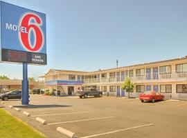 Motel 6-Fresno, CA - Blackstone North、フレズノにあるフレズノ・ヨセミテ国際空港 - FATの周辺ホテル