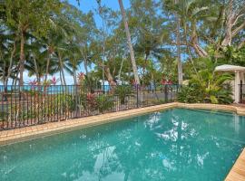 Coral Views at Clifton Beach, ξενοδοχείο σε Clifton Beach