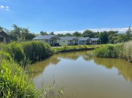 Luxe Lodge Zeehoeve, cabin in Harlingen