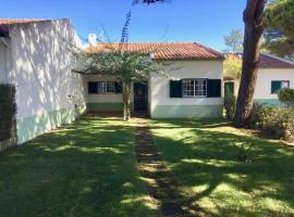 Casa Do Remo - Charming house for 4 guests only 350 metres from Óbidos lagoon, hotel i Nadadouro