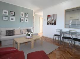 Apartamentos Cinco Rosas, self catering accommodation in Madrid