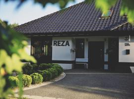Reza, hotel a Wawrzkowizna sport- és szabadidőközpont környékén Bełchatówban