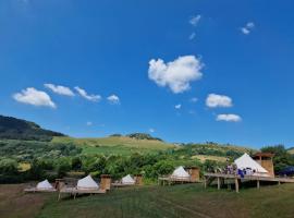 The Hunters Glamping, tenda mewah di Ciudanoviţa