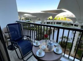 Elegant duplex with pool frontAUC