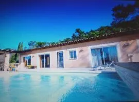 Superbe villa 150 m2 plain pied climatisée avec piscine