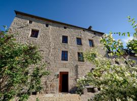 Le petit château du Villard, hotel with parking in Le Malzieu Forain