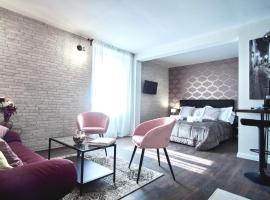 S H E N K I N ChicLife Design Apt next to the Museum, hotel in zona Accademia Carrara, Bergamo