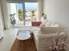 Residencial Luxury Senator, Apartamento Darwin, hotel in Costa Teguise