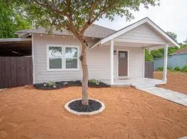 Captivating 4BR 2BA Home Near Awesome Downtown