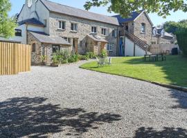 THE OLD RECTORY ROSE COTTAGE in Jacobstow 10 mins to Widemouth bay and Crackington Haven,Nearby Bude,Tintagel,Port Issac,Clovelly,PARKING FOR LARGE AND MULTIPLE VEHICLES, holiday home in Jacobstow