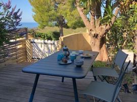 LE CAP - bungalow vue mer et colline - Hauteur de Cassis, hotel u gradu Kasis