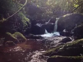 Hospedaria Kanach' - Pequena Cabana Arev com Cachoeira Particular