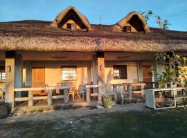 BUENAVISTA'S beach TRAVELLERS INN, hotell i Pagudpud