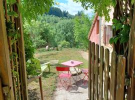Gite un bout du sud, Hotel in Châtel-Montagne